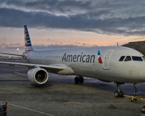 American Airlines Shares Dip 1.2% With $92 Oil Squeezing Earnings Margins