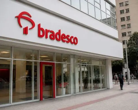 Banco Bradesco Shares Gain 0.3% as Trading Volume Surges 29% Over Average