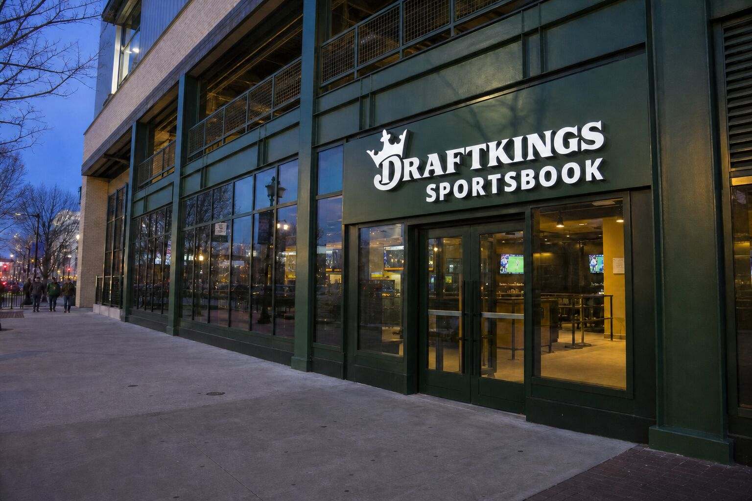 DraftKings Shares Drop 3.5% as Company Rolls Out $200 Promo in Return-on-Investment Trial DraftKings Shares Drop 3.5% as Company Rolls Out $200 Promo in Return-on-Investment Trial