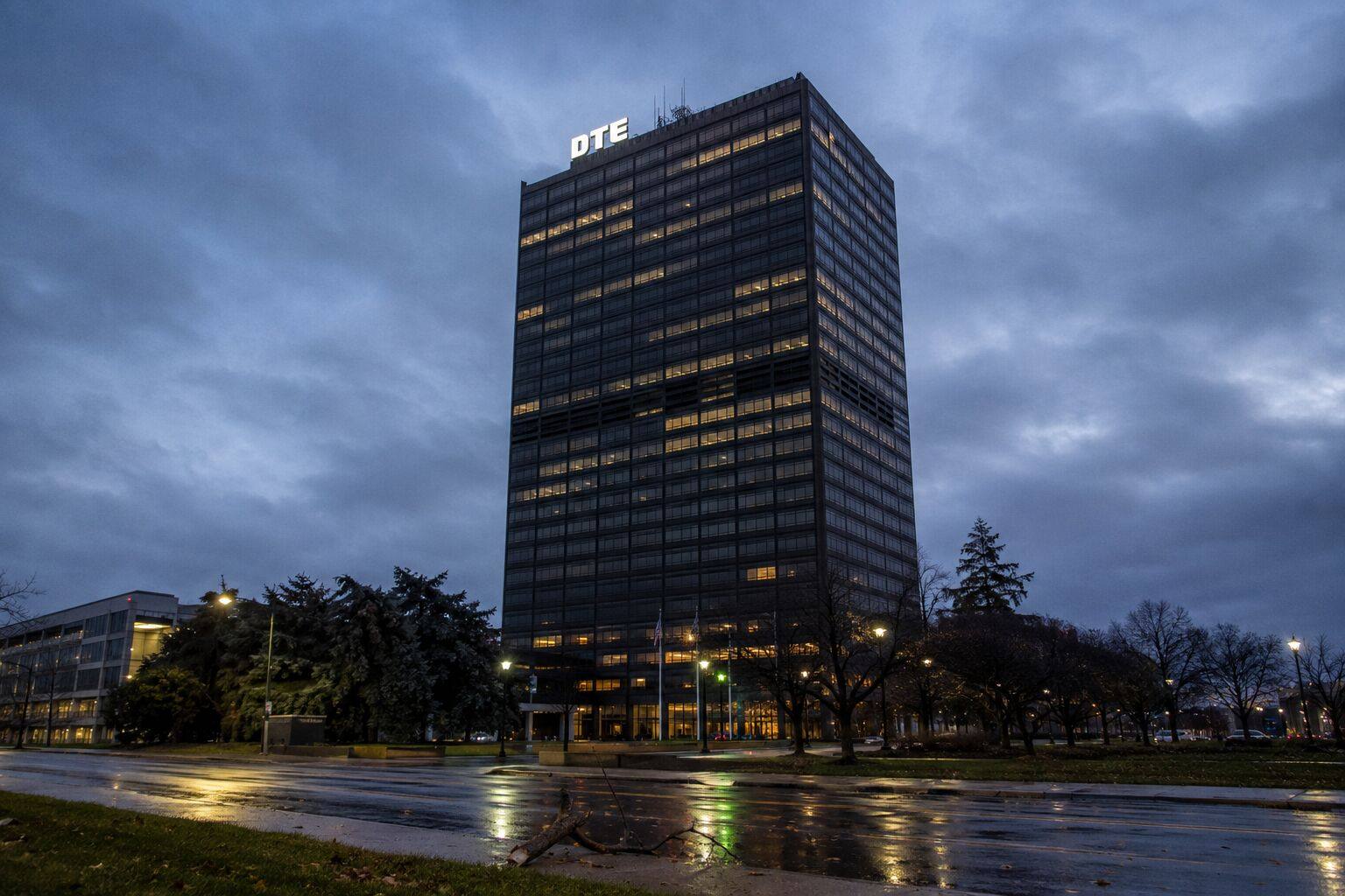 DTE Confronts 80,388 Storm Outages Amid $900 Million Grid-Reliability Investment DTE Confronts 80,388 Storm Outages Amid $900 Million Grid-Reliability Investment
