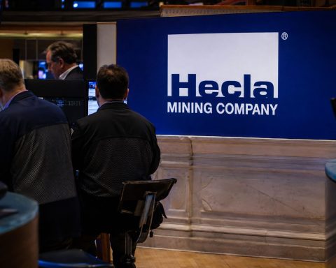 Hecla Stock Rises 8.7% After $1.1 Billion Value Surge Exceeds Quarterly Cash Flow by 8x