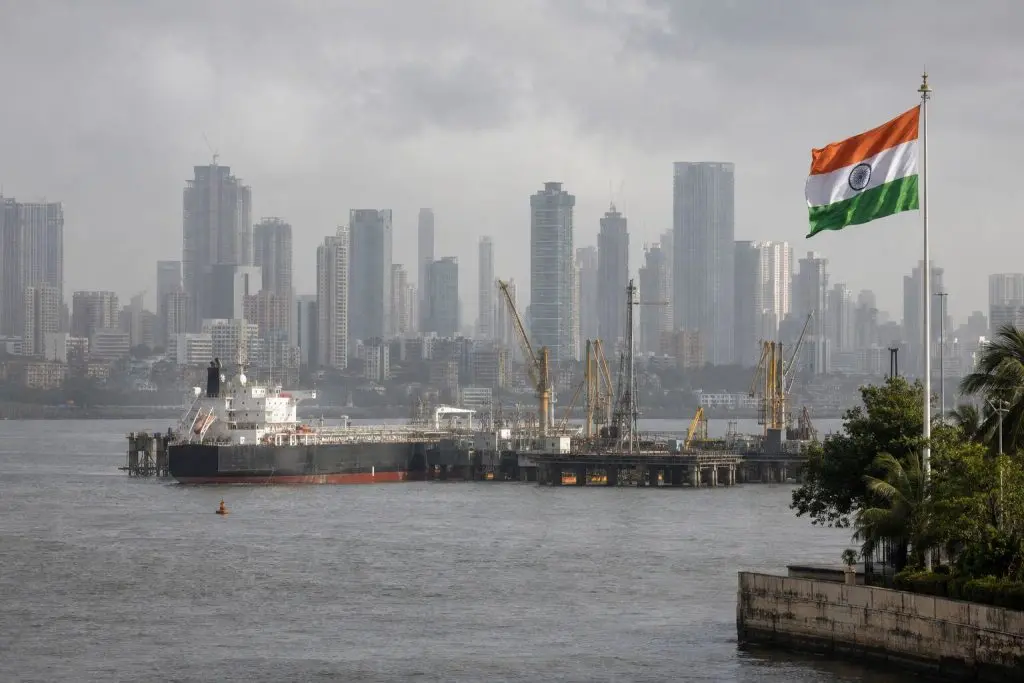 India’s 7.8% Growth Faces Oil Shock With $136.4 Billion Buffer