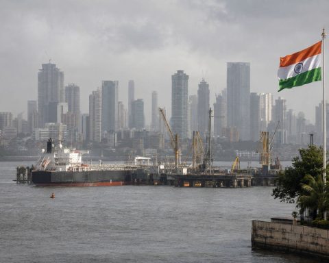 India’s 7.8% Growth Faces Oil Shock With $136.4 Billion Buffer