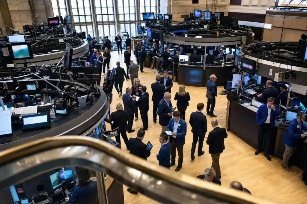 Materials Sector Pushes U.S. Stocks Higher; Dow Pares Early Gains