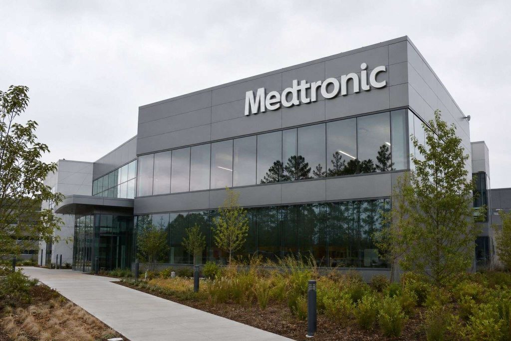 Medtronic Shares Climb 3.2% Following Upgraded Outlook and $700 Million Investment in Robotics Medtronic Shares Climb 3.2% Following Upgraded Outlook and $700 Million Investment in Robotics