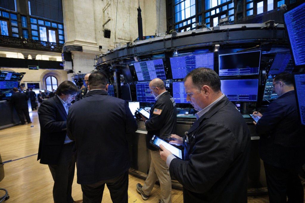 Nasdaq Falls Twice as Fast as S&P 500 as 10-Year Yield Hits 4.79% Nasdaq Falls Twice as Fast as S&P 500 as 10-Year Yield Hits 4.79%
