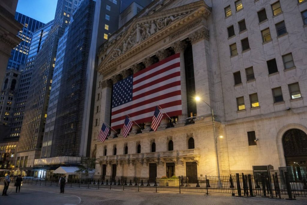 Nasdaq Futures Drop 0.9% as Oil and Yields Tighten the Valuation Squeeze