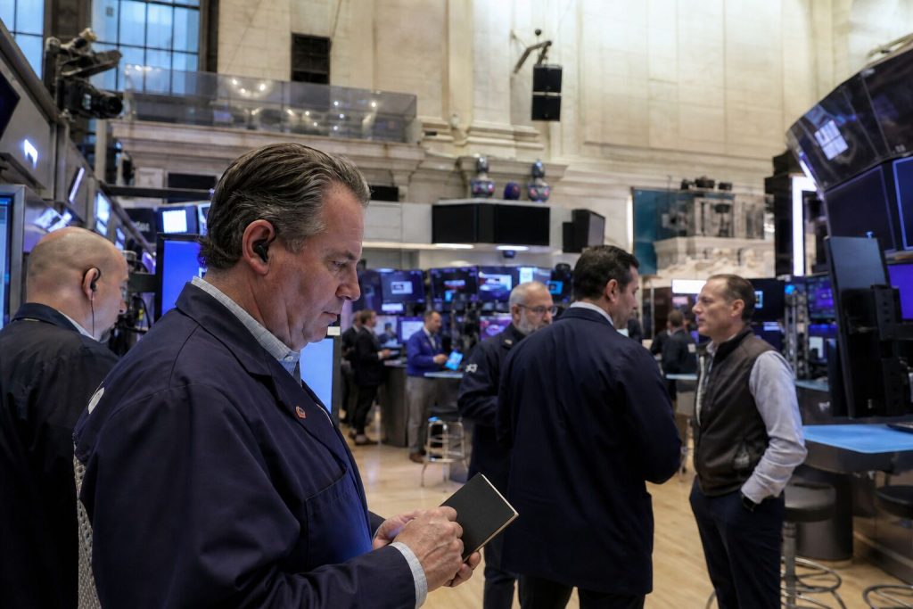 Nasdaq Futures Drop 1.35% as Crude Surpasses $92 and Bond Yields Climb Nasdaq Futures Drop 1.35% as Crude Surpasses $92 and Bond Yields Climb