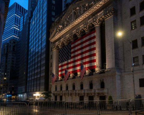 Nasdaq Futures Slip as $90 Oil Keeps Rate Risk Alive