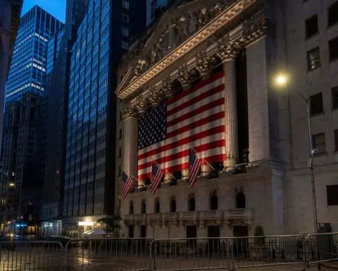 Nasdaq Futures Slip as $90 Oil Keeps Rate Risk Alive