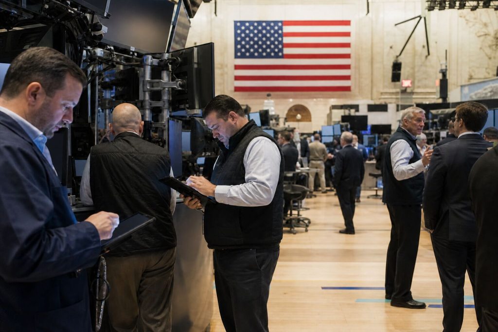 Nasdaq pares decline to 0.8% with $88 oil sustaining rate pressure Nasdaq pares decline to 0.8% with $88 oil sustaining rate pressure