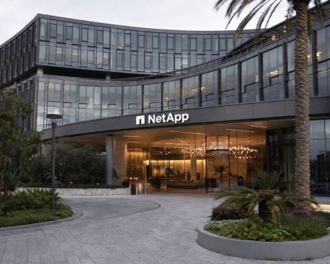 NetApp Stock Drops 7.9% Despite 30% Revenue Gain as Cash Conversion Falls Short