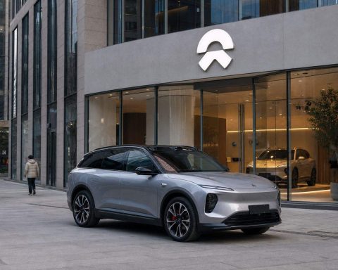 NIO Stock Drops 1.2% as Revenue Guide Slows to 4.8% Growth