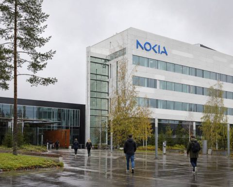 Nokia Stock Falls 2.9% as €2.8 Billion AI Orders Face Conversion Test