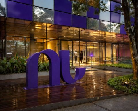 Nu Holdings Shares Edge Down 0.6% While 33% ROE Raises Questions Over $70 Billion Valuation