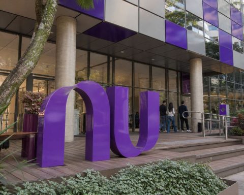 Nu Shares Advance 0.4% Before Market as 37% Loan Growth Aligns with Increase in Late Delinquencies