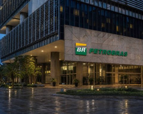 Petrobras ADRs Gain 5.1% With Brent at $94.65, Increasing Cash-Flow Buffer