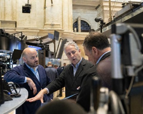 Small Caps Gain 1.2% as Turnover Signals Broader Risk Bid