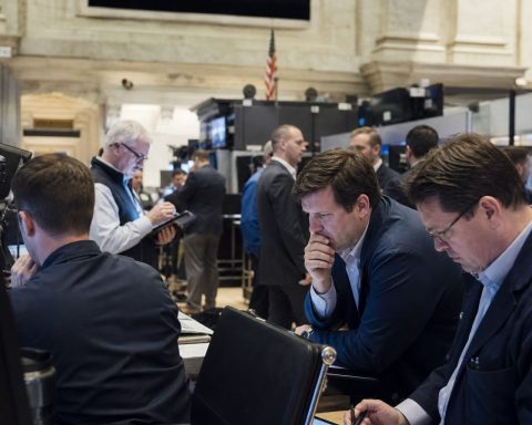 Small Caps Hold 1% Gain as Tech Rally Fades