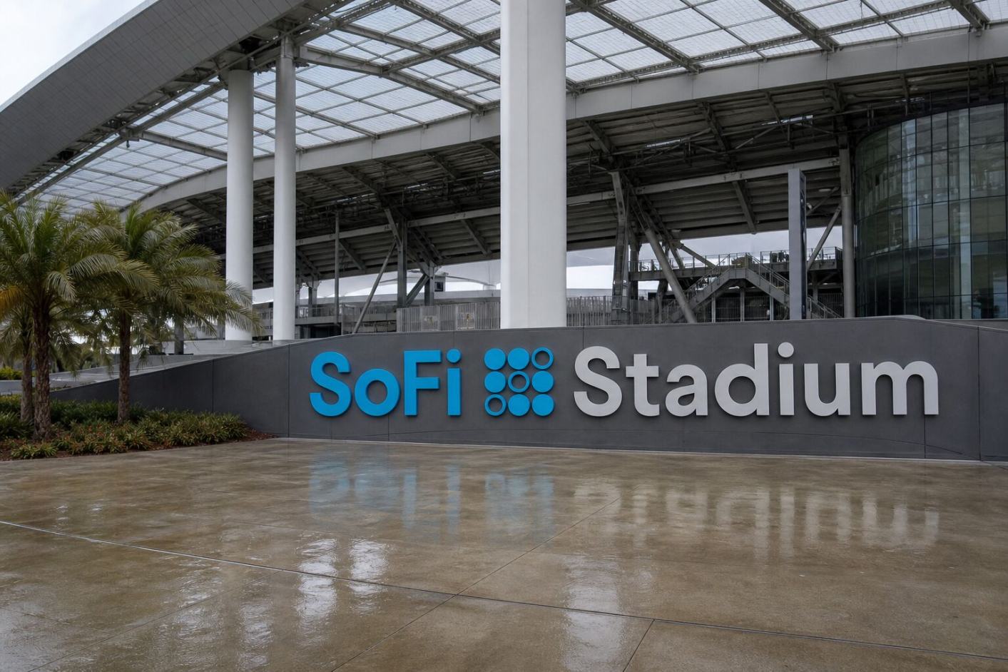 SoFi Stock Drops 4.2% as 29x Earnings Valuation Faces Slower Loan Expansion SoFi Stock Drops 4.2% as 29x Earnings Valuation Faces Slower Loan Expansion