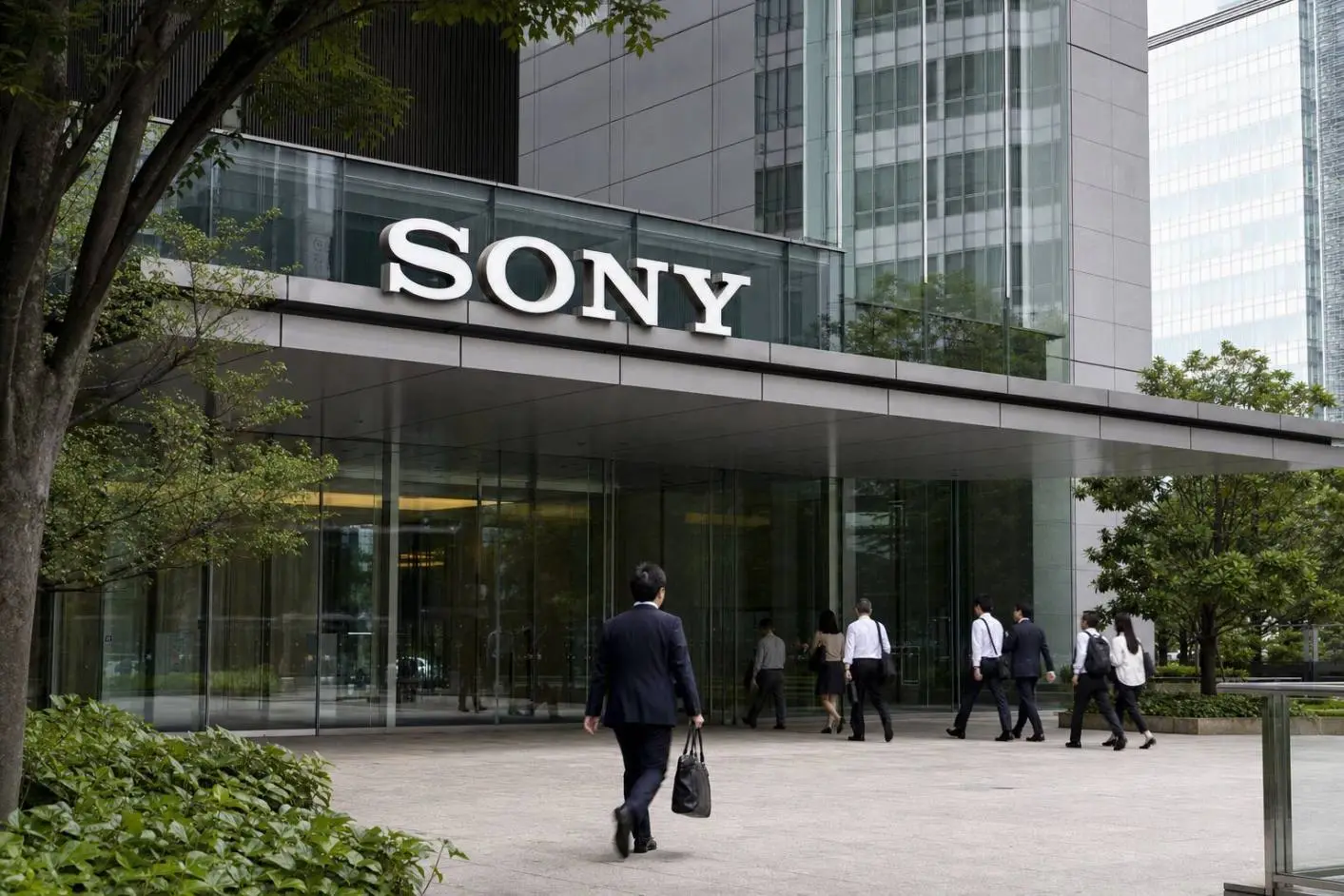 Sony Shares Gain 1.3% While Digital Game Case Tests ¥485 Billion Sales Pool