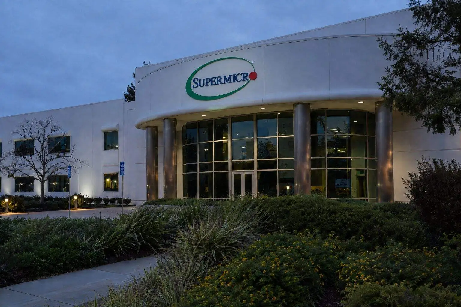 Super Micro Shares Dip 1.8% Amid $6.8 Billion Cash Outflow, Raising Questions on Growth Sustainability Super Micro Shares Dip 1.8% Amid $6.8 Billion Cash Outflow, Raising Questions on Growth Sustainability