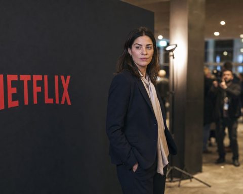 The Secret Woman on Netflix Hits 11.4 Million Views; Shares Fall 1.7%