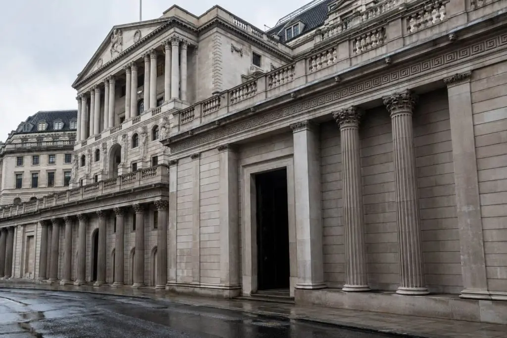 UK 30-Year Gilt Yield Holds Close to 5.84% Amid Warnings of Fiscal Pressure