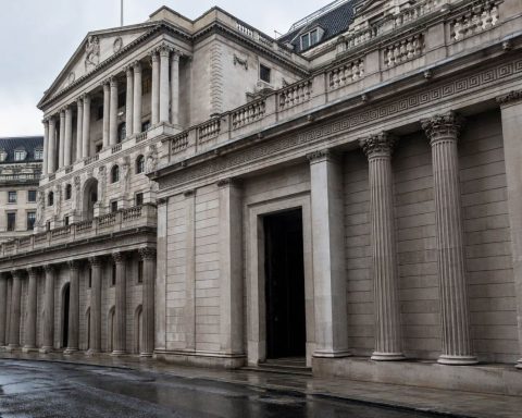 UK 30-Year Gilt Yield Holds Close to 5.84% Amid Warnings of Fiscal Pressure