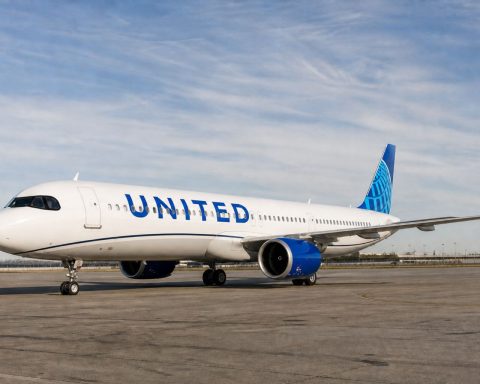 United shares fall 3.1% as airline sets tougher profit expectations with 14 new Newark routes