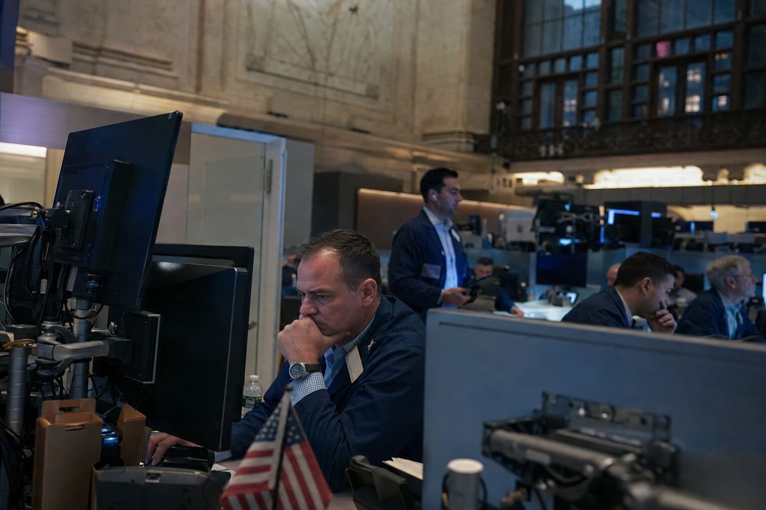 Oil Rises More Than 2% Past $92; Nasdaq Futures Slip Ahead of Thursday’s Open Oil Rises More Than 2% Past $92; Nasdaq Futures Slip Ahead of Thursday’s Open