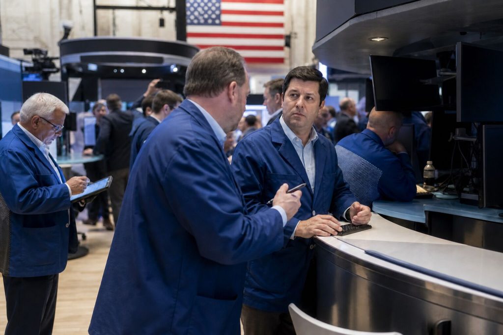 Small Caps Outperform Nasdaq by 0.9 Point as Hiring Slows